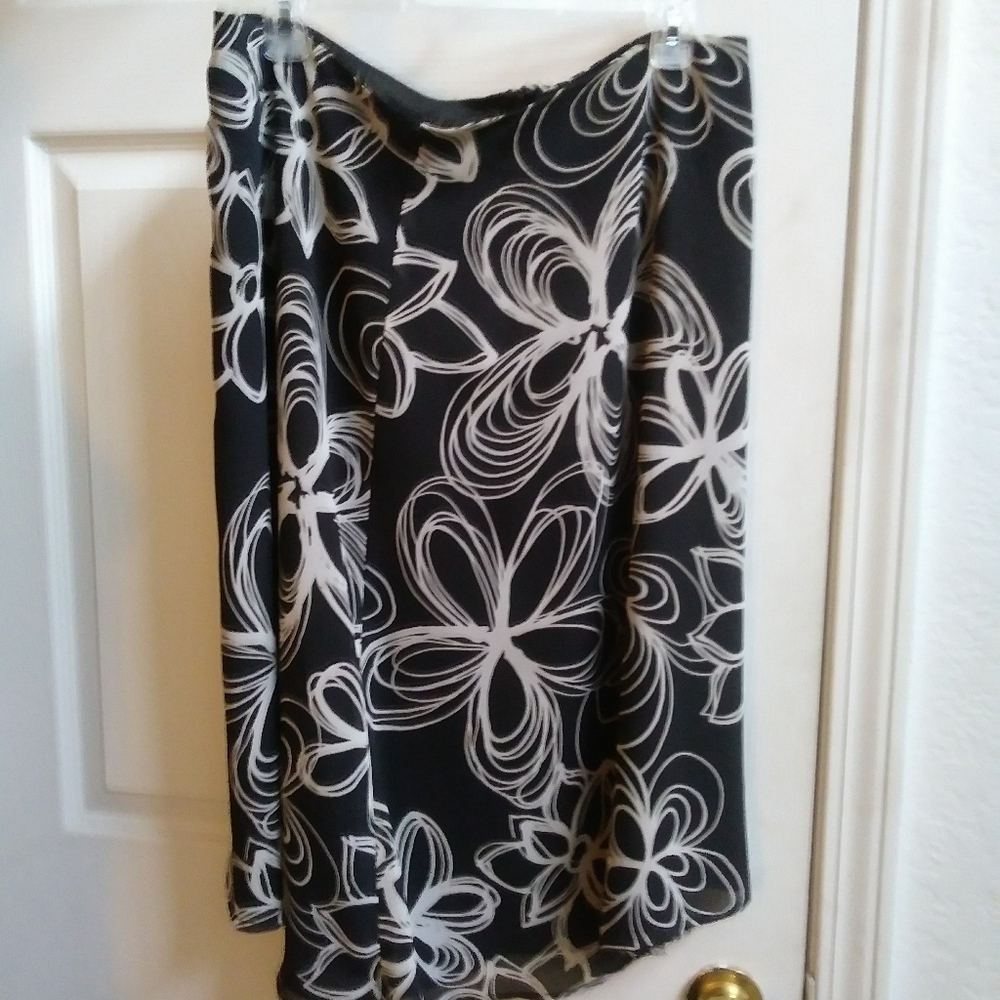 Josephine Chaus Skirt Black & Tan Floral Fully Lin